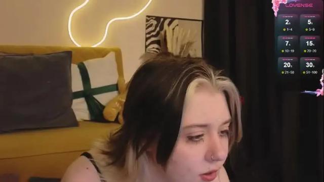 Image 12 of moore_iris Stream on Chaturbate on 4 months ago