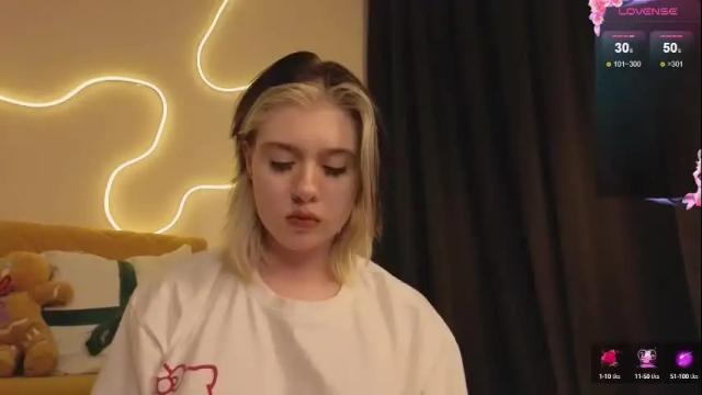 Image 11 of moore_iris Stream on Chaturbate on 4 months ago