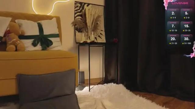 Image 3 of moore_iris Stream on Chaturbate on 4 months ago