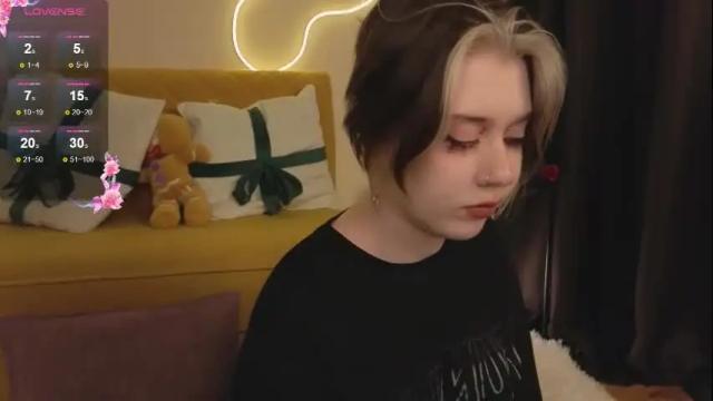 Image 2 of moore_iris Stream on Chaturbate on 4 months ago