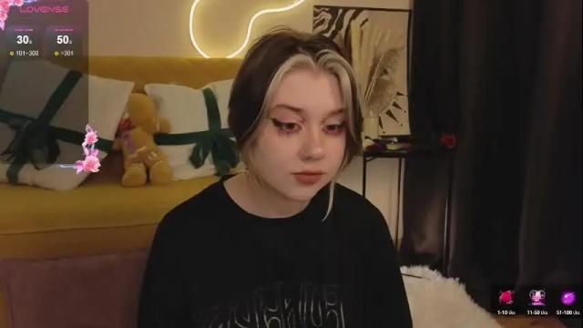 Image 4 of moore_iris Stream on Chaturbate on 4 months ago