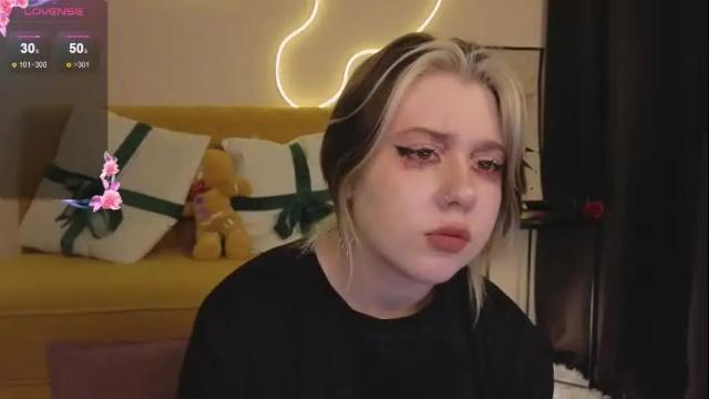 Image 8 of moore_iris Stream on Chaturbate on 4 months ago