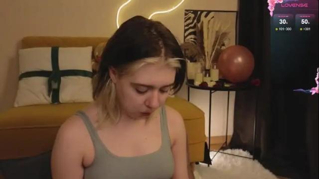 Image 11 of moore_iris Stream on Chaturbate on 4 months ago