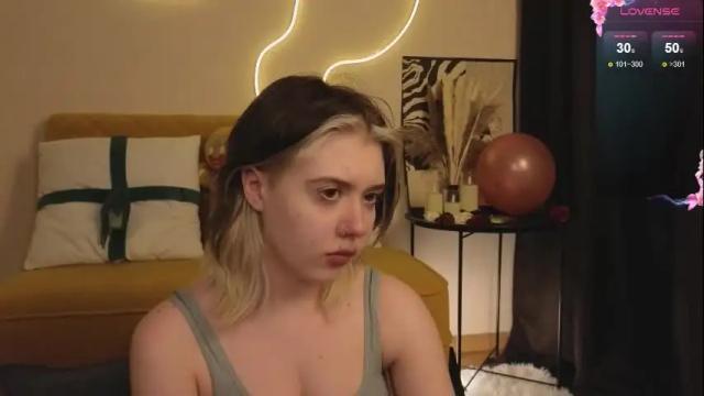 Image 7 of moore_iris Stream on Chaturbate on 4 months ago
