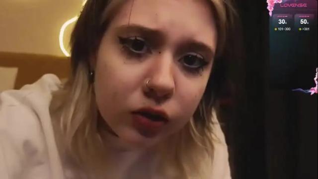 Image 11 of moore_iris Stream on Chaturbate on 4 months ago