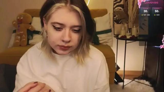 Image 4 of moore_iris Stream on Chaturbate on 4 months ago