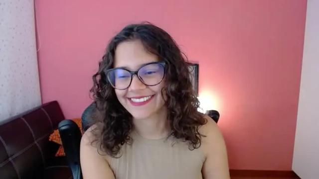 Image 4 of mora_haze Stream on Chaturbate on 15 months ago