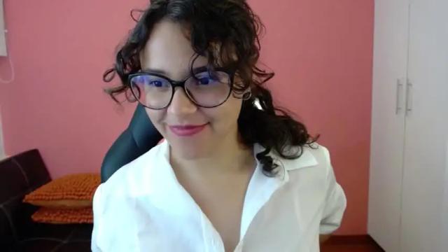 Image 2 of mora_haze Stream on Chaturbate on 12 months ago