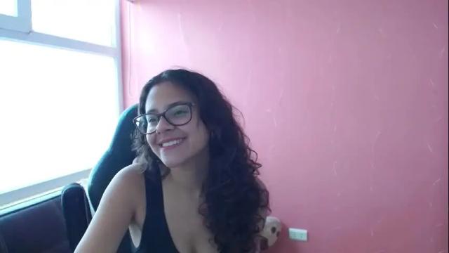 Image 3 of mora_haze Stream on Chaturbate on 1 month ago