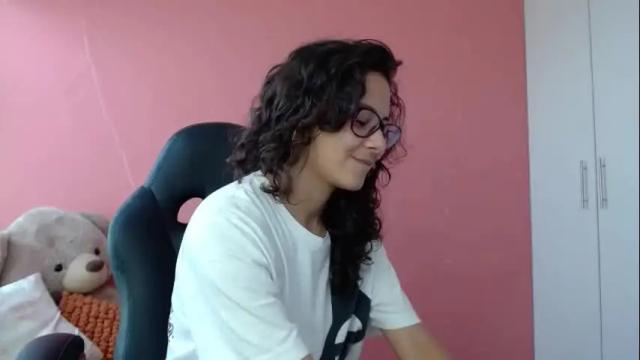 Image 2 of mora_haze Stream on Chaturbate on 1 month ago