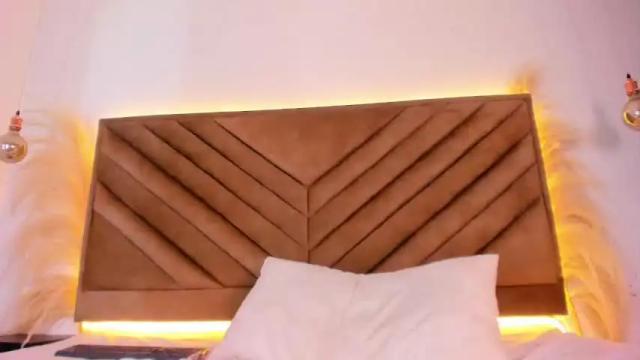 Image 7 of moraazul_sweet_ Stream on Chaturbate on 14 months ago