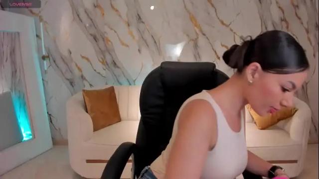Image 3 of morganhicks Stream on Chaturbate on 1 month ago