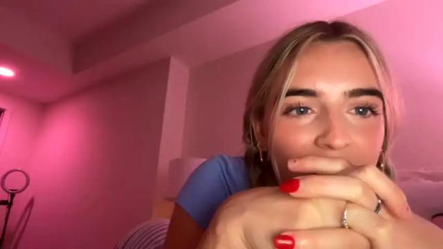 Image 3 of morganmoore Stream on Chaturbate on 18 months ago