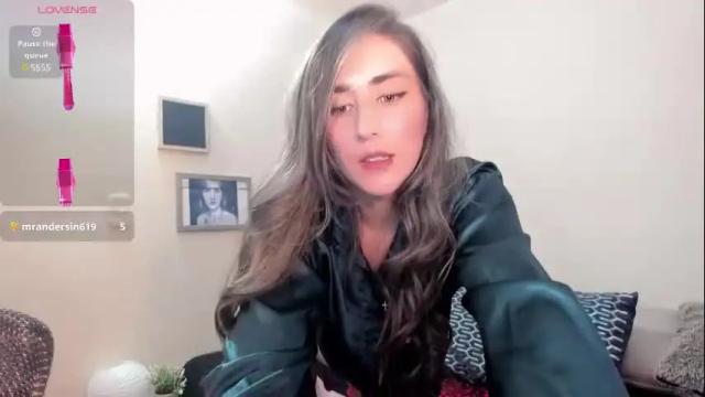 Image 3 of moriahhoe Stream on Chaturbate on 2 days ago