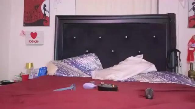 Image 12 of mrandmrscrook Stream on Chaturbate on 2 months ago