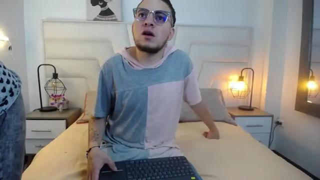 Image 2 of mrjhosonn_penny Stream on Chaturbate on 14 months ago