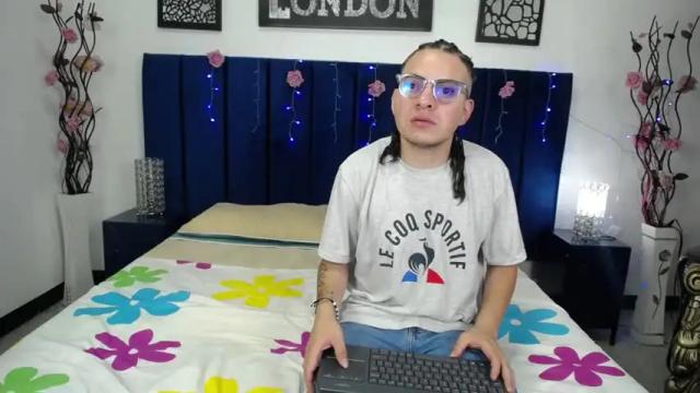 Image 3 of mrjhosonn_penny Stream on Chaturbate on 16 months ago