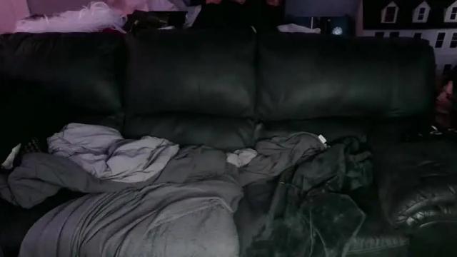 Image 11 of mrsgothbimbo Stream on Chaturbate on 18 months ago