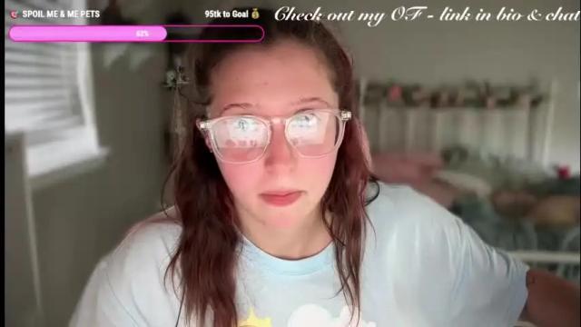 Image 2 of musclemommy426347 Stream on Chaturbate on 27 days ago