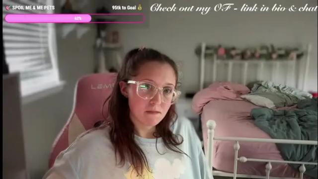Image 7 of musclemommy426347 Stream on Chaturbate on 27 days ago