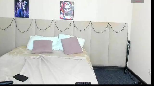 Image 2 of musclexxxbarbie Stream on Chaturbate on 12 days ago