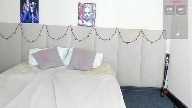 Image 2 of musclexxxbarbie Stream on Chaturbate on 2 months ago
