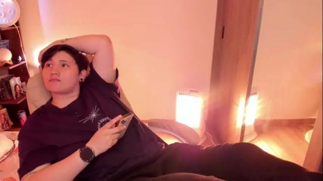 Image 4 of musicayluna Stream on Chaturbate on 20 days ago