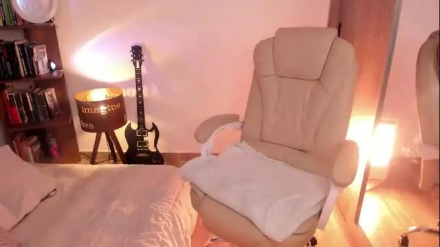Image 3 of musicayluna Stream on Chaturbate on 1 month ago