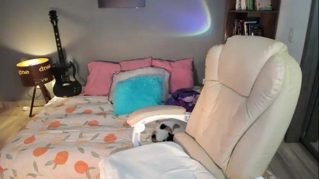 Image 4 of musicayluna Stream on Chaturbate on 8 days ago