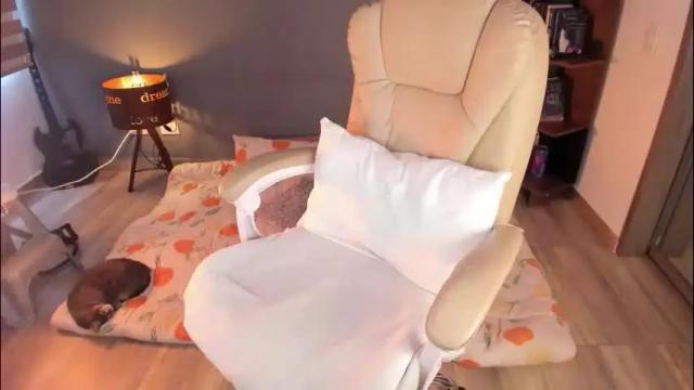 Image 3 of musicayluna Stream on Chaturbate on 1 month ago