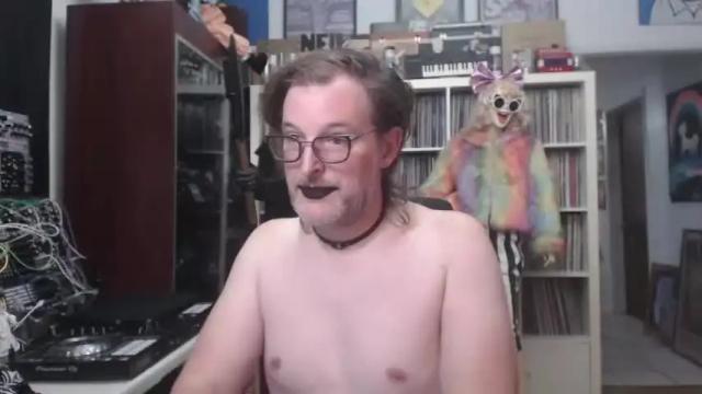 Image 12 of muziknerd Stream on Chaturbate on 22 months ago