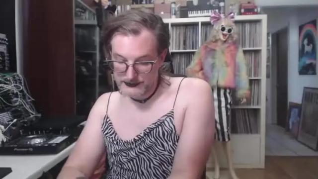 Image 7 of muziknerd Stream on Chaturbate on 22 months ago