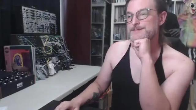 Image 10 of muziknerd Stream on Chaturbate on 22 months ago