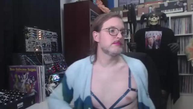 Image 10 of muziknerd Stream on Chaturbate on 21 months ago