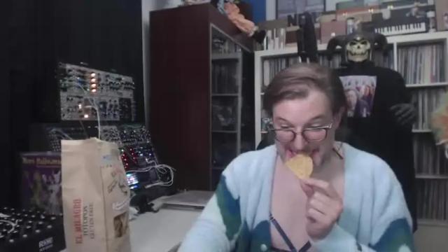 Image 12 of muziknerd Stream on Chaturbate on 21 months ago