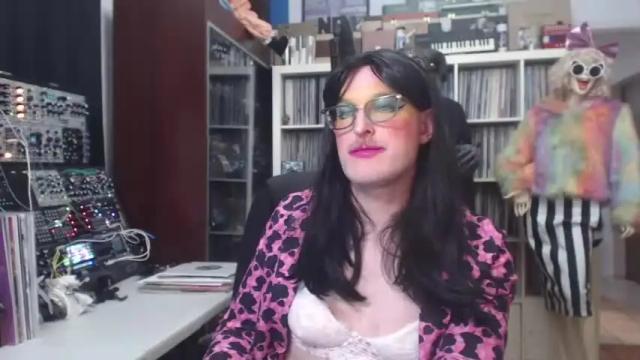 Image 3 of muziknerd Stream on Chaturbate on 21 months ago