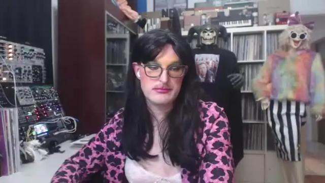 Image 4 of muziknerd Stream on Chaturbate on 21 months ago