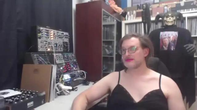 Image 12 of muziknerd Stream on Chaturbate on 21 months ago