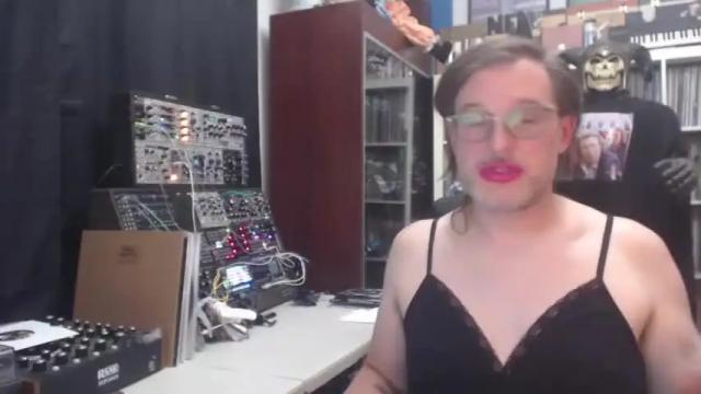 Image 2 of muziknerd Stream on Chaturbate on 21 months ago