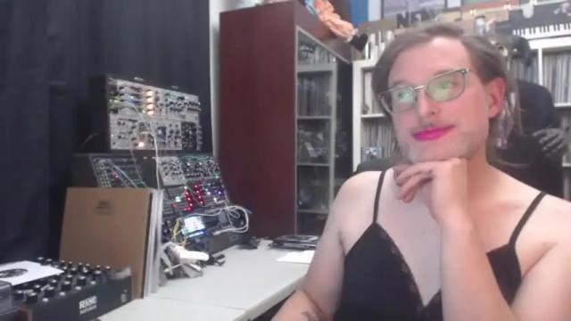 Image 3 of muziknerd Stream on Chaturbate on 21 months ago