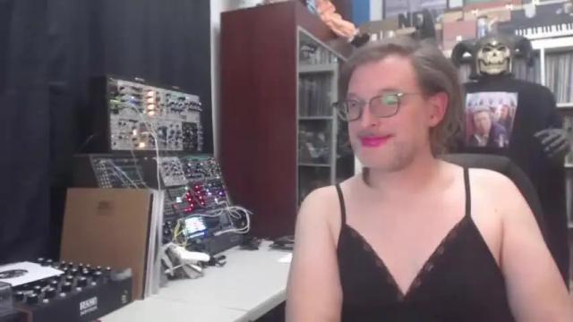 Image 4 of muziknerd Stream on Chaturbate on 21 months ago