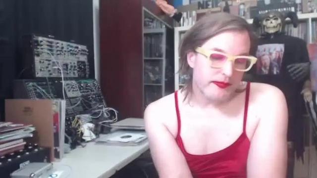Image 2 of muziknerd Stream on Chaturbate on 19 months ago
