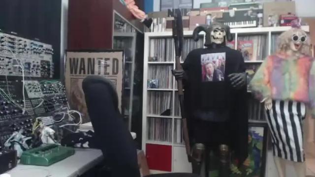 Image 7 of muziknerd Stream on Chaturbate on 15 months ago