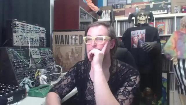Image 3 of muziknerd Stream on Chaturbate on 15 months ago