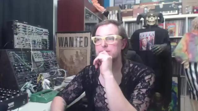 Image 4 of muziknerd Stream on Chaturbate on 15 months ago