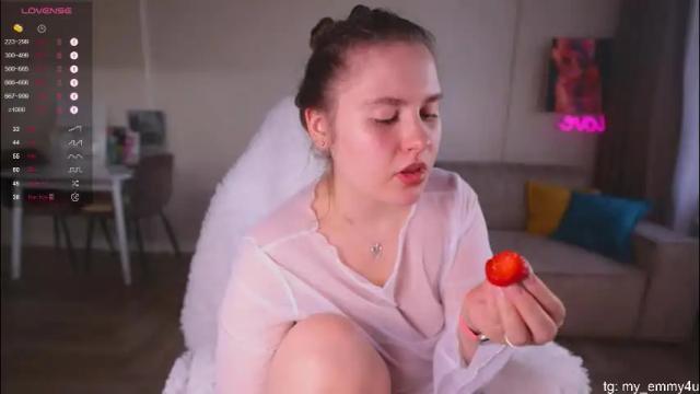 Image 8 of my_emmy Stream on Chaturbate on 2 months ago