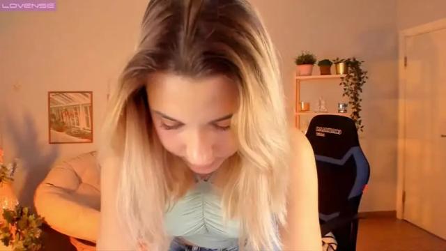 Image 11 of mylaflores Stream on Chaturbate on 20 months ago