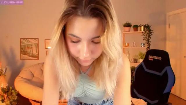 Image 12 of mylaflores Stream on Chaturbate on 20 months ago