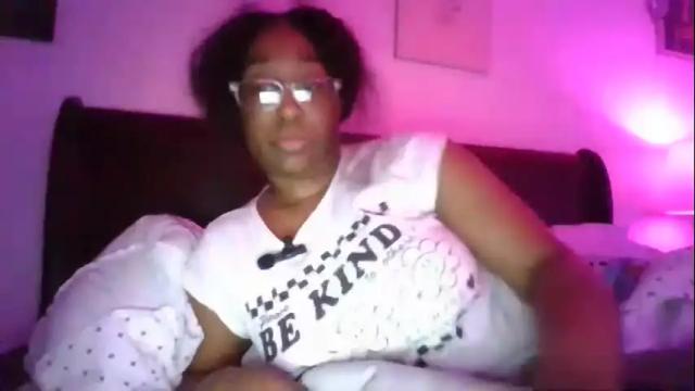 Image 2 of mymytitsnasz Stream on Chaturbate on 15 months ago