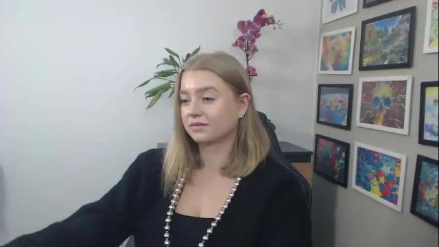 Image 2 of mysteryericax Stream on Chaturbate on 1 month ago